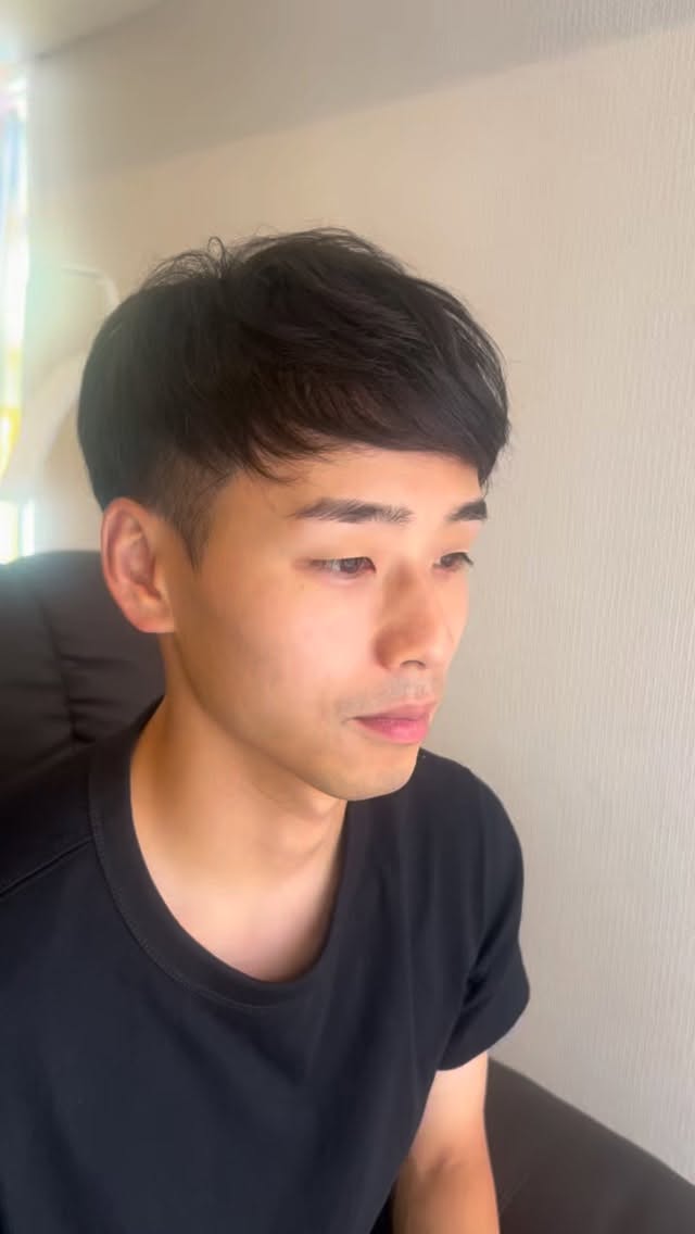 【那覇おもろまちエリアのメンズ眉毛サロン】
眉毛パーマ ¥6,000 / スタイリッシュ眉
初めてご来店のお客様✨
もともと眉の形が綺麗なのであまり変化は
起きないかな🤔と思ってましたがパーマ当...