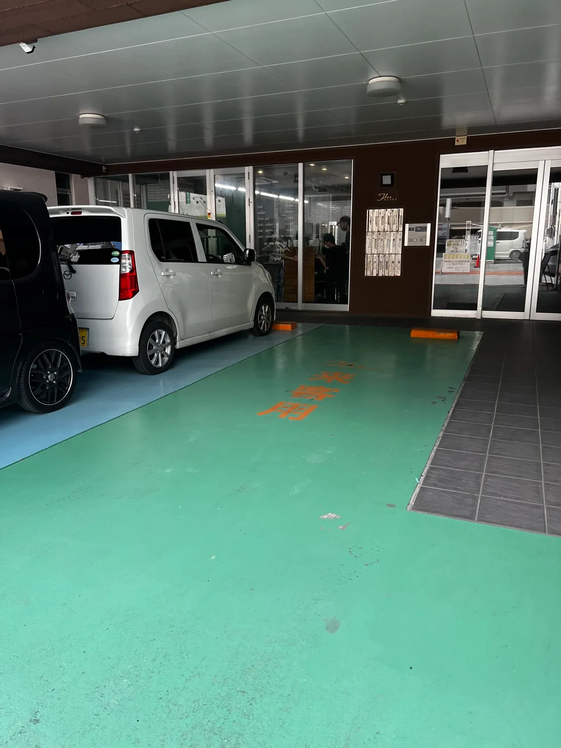 駐車場案内 - 緑色ゾーンが01の駐車スペース